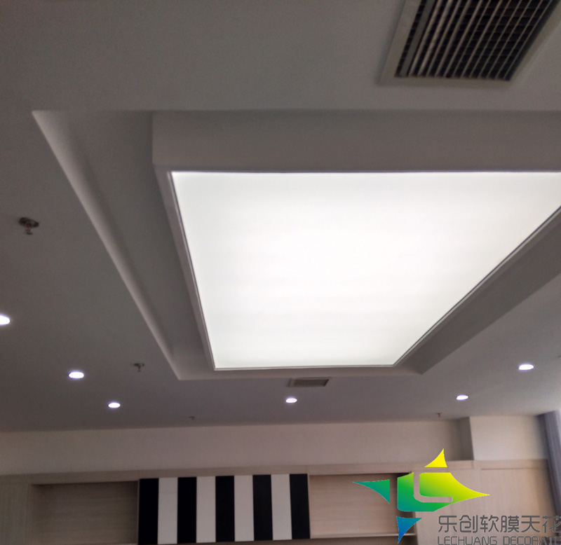 天花软膜天花哪家强?灯膜生产厂家质量哪家好?拉膜天花吊顶多少钱一平